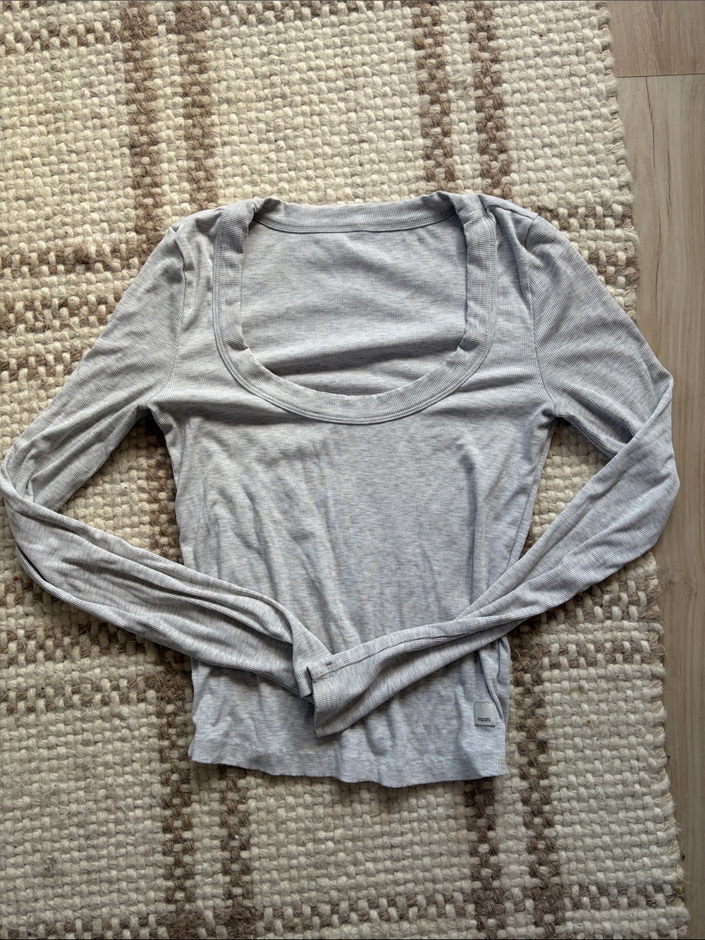 Vuori Pose Ribbed Long Sleeve in Light Heather Grey